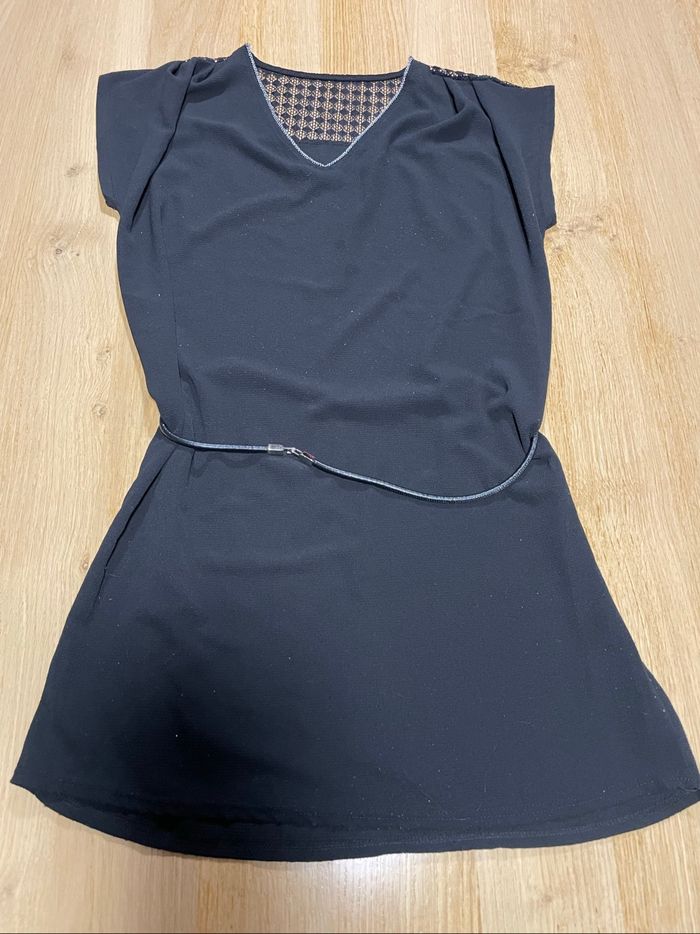 Robe noire taille M - photo numéro 2