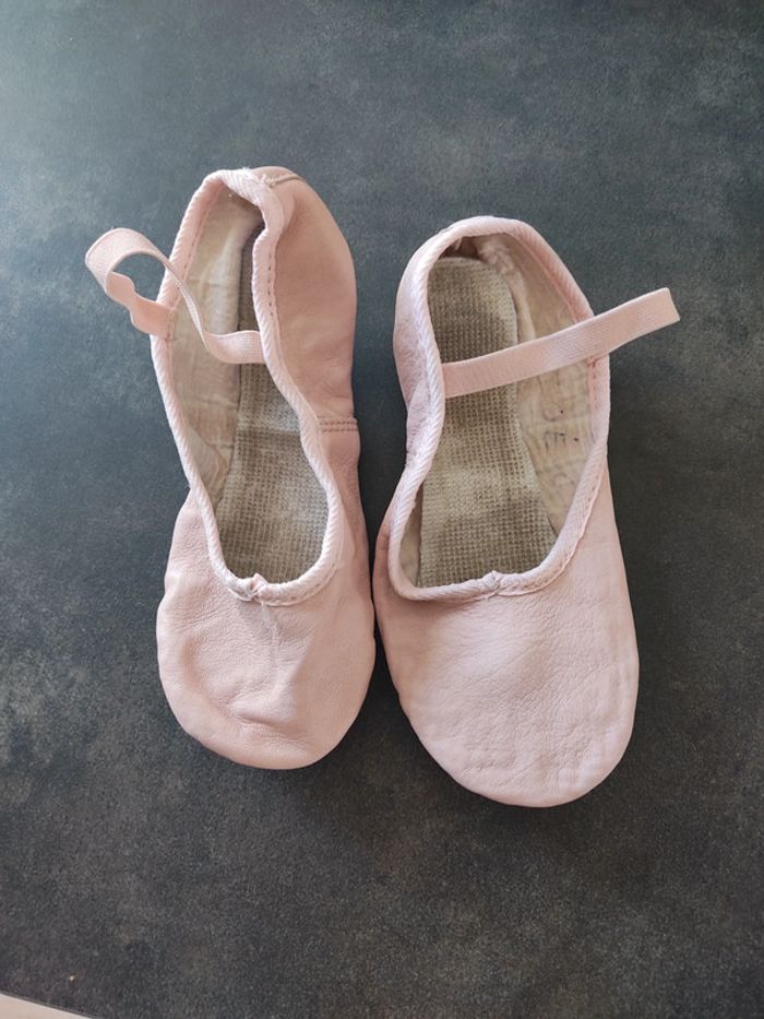 Taille 32. Chaussons de danse enfant demi pointe