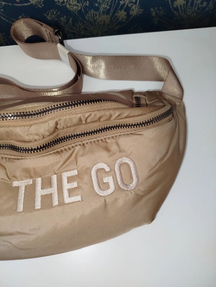 Sac Banane Childhome Banana bag matelassé beige brodé Neuf - photo numéro 3