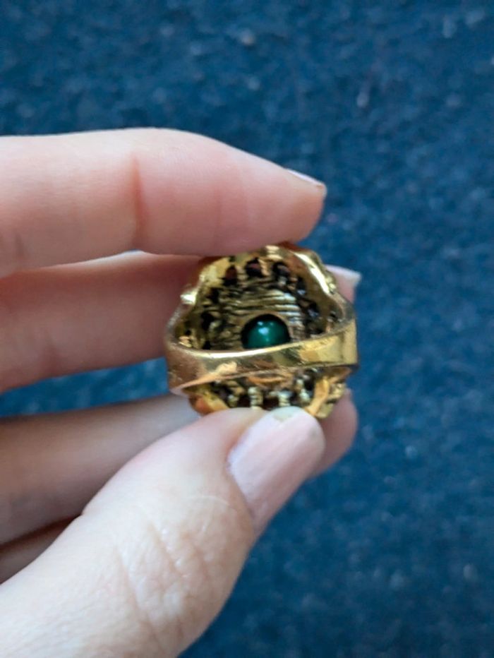 Bague fantaisie avec des strass - photo numéro 3