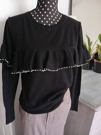 Pull noir à volants et perles. Sweewë 38