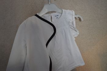 Petit ensemble jupe, t-shirt blanc et boléro