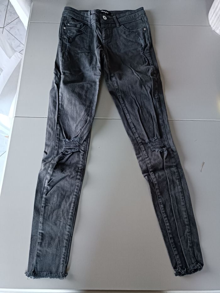 Jean noir Jennyfer taille 34 - photo numéro 2