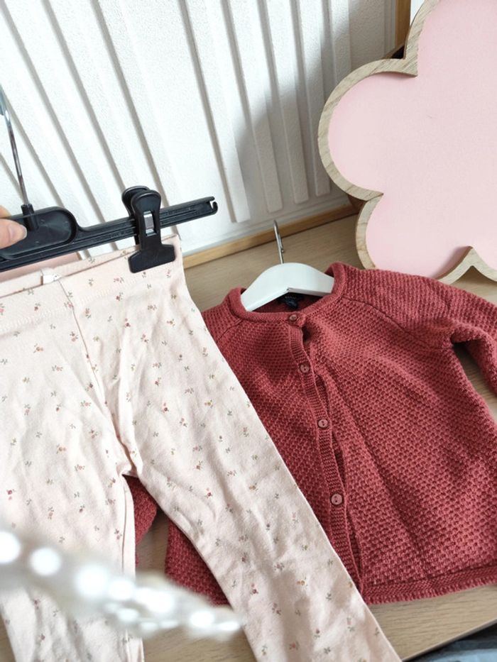 Ensemble gilet et legging Kiabi 18 mois fleurie - photo numéro 3