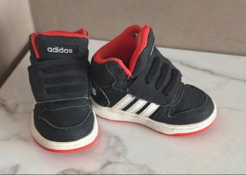 Basket adidas taille 21