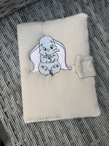 Protège carnet de santé dumbo brodé 