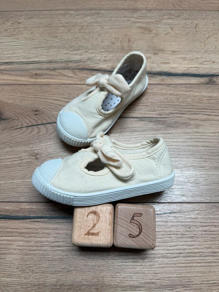 Paire de ballerines en tissu crème TEX 25 fille