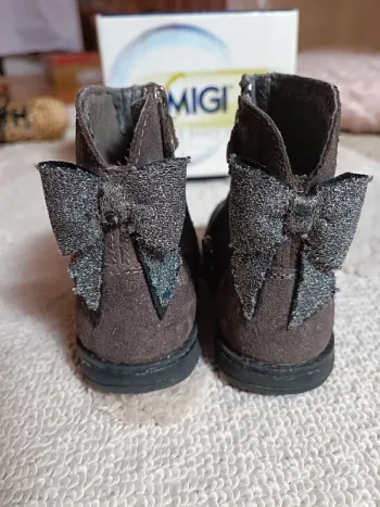 Magnifiques bottines Primigi taille 23 avec nœud derrière