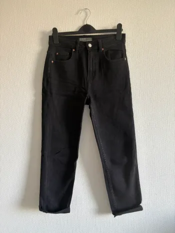 Jean mom noir taille haute