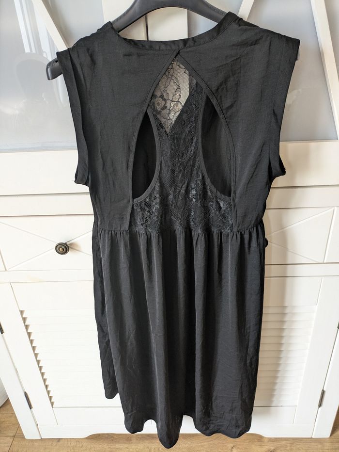 Robe noire - photo numéro 3
