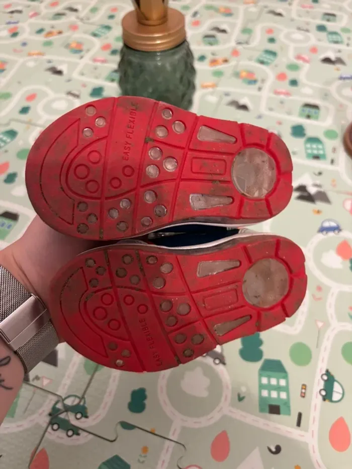 Chaussures Disney Mickey taille 19 - photo numéro 3