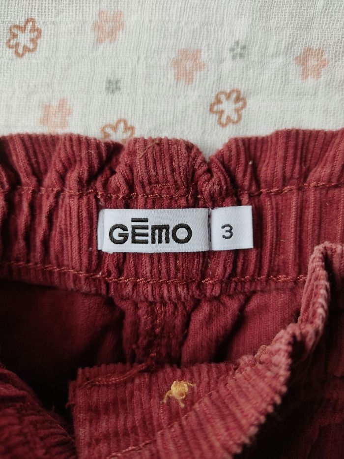 Short en velours côtelé bordeaux Gémo - Taille 3 ans - Très bon état - photo numéro 5