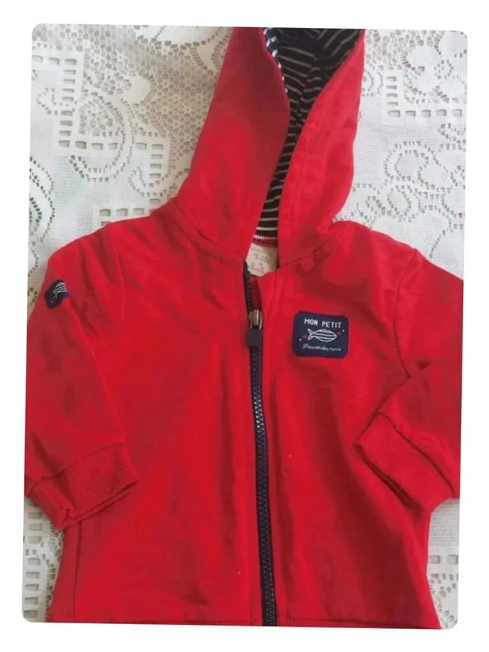 Gilet à capuche rouge - chaud et confortable, Boîte à Malice, en très bon état, taille 6 mois