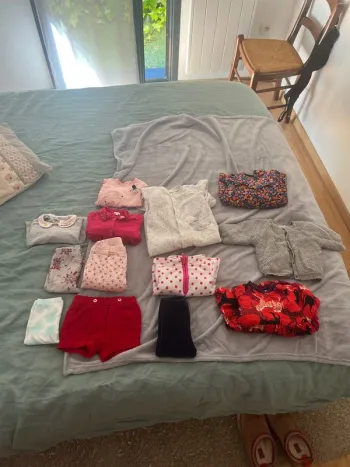 Lot de vêtements bébé fille