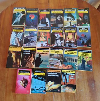 Lot de 22 livres de Mary Higgins Clark