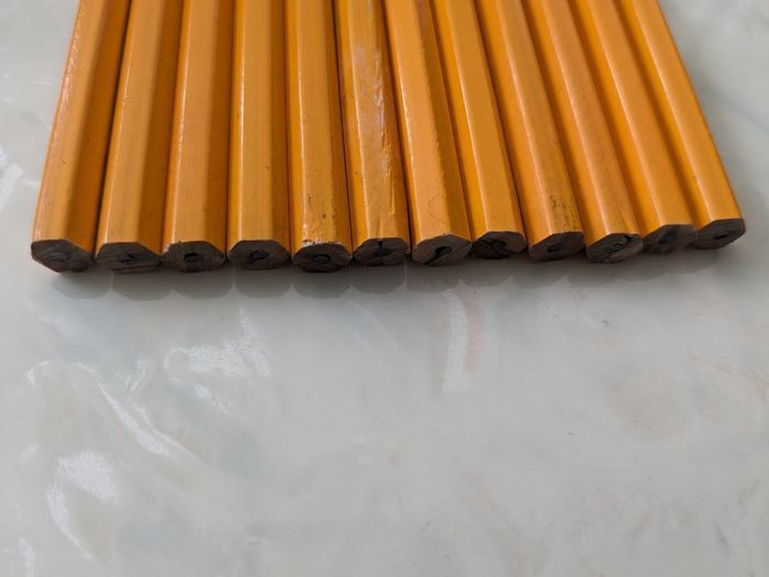 Lot de 12 crayons de papier avec gomme. - photo numéro 4