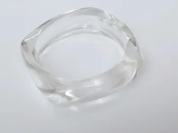 Bracelet rigide transparent forme carrée en résine