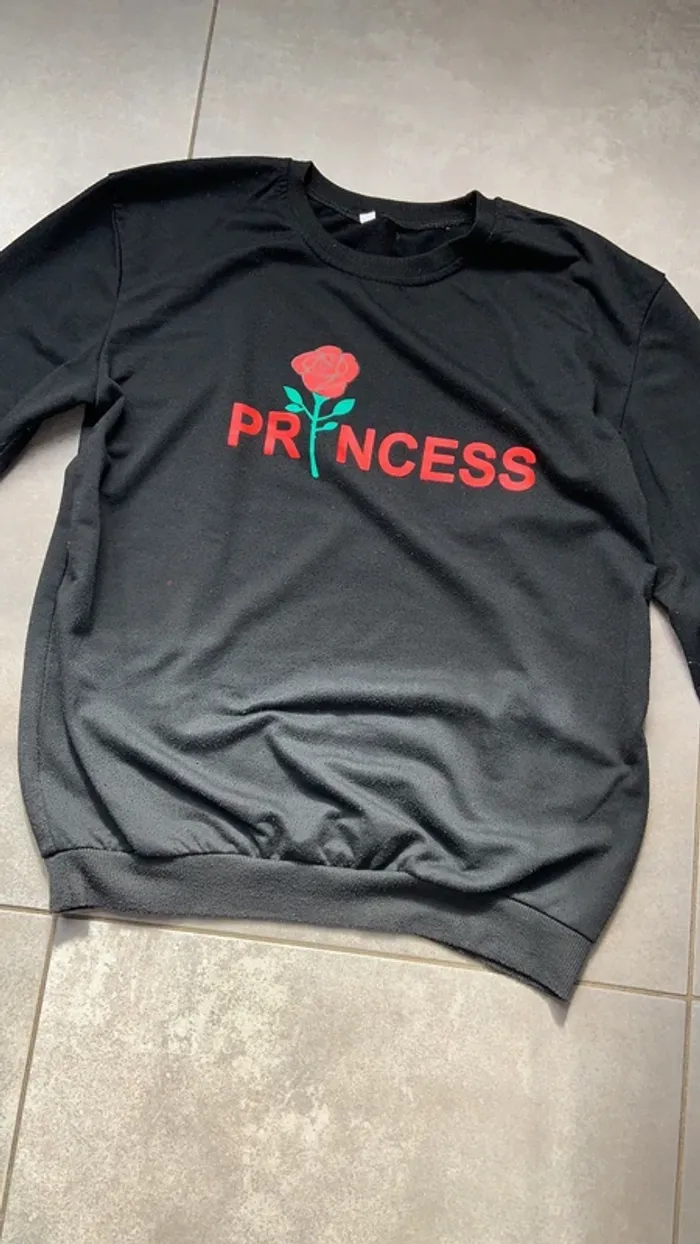 Pull noir princesse