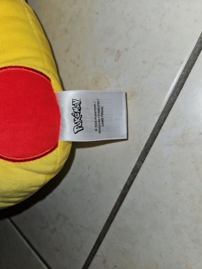 Peluche coussin pokemon pikachu tbe - photo numéro 2
