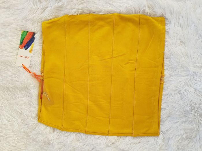 Jupe moutardes avec fermeture au dos Taille 36 Neuf - photo numéro 2