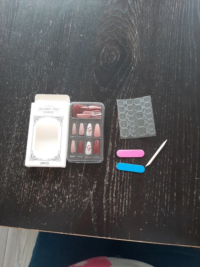 24 capsules ongles neuf