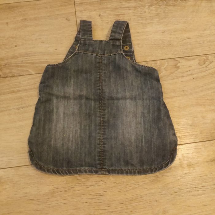 Petite robe salopette en jean - photo numéro 2