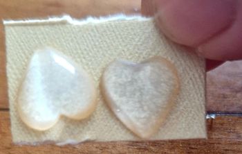 Clous d oreilles cœur blanc