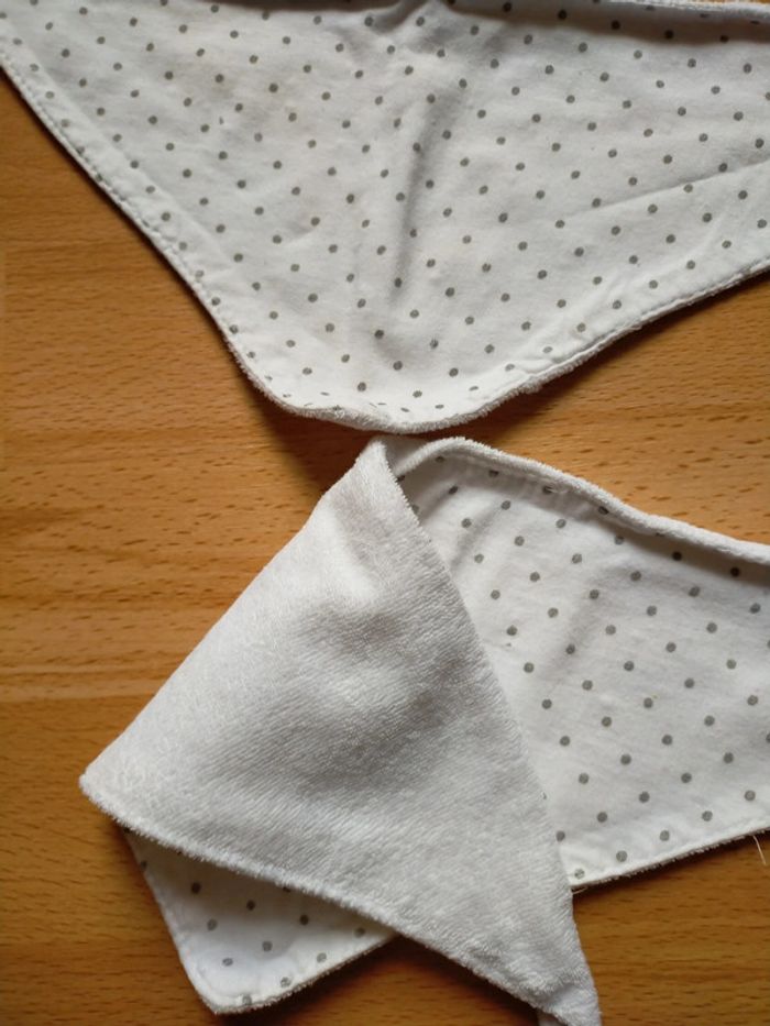 3 bavoirs bandanas - photo numéro 2