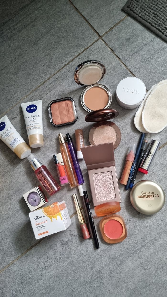 Lot maquillage neuf  différentes marques - photo numéro 5