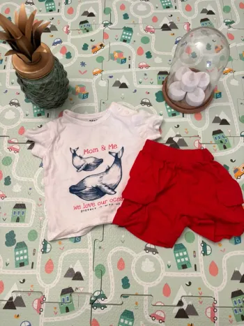 Ensemble t shirt Kiabi et short sans marques 3 mois