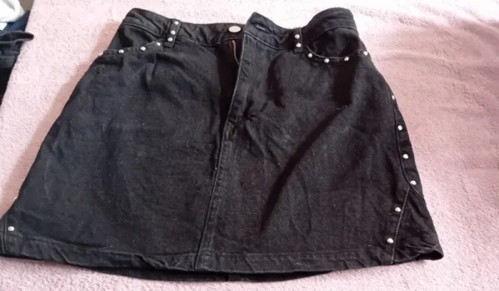 Très joli mini jupe en jean noire taille 38 denim co en parfait état - photo numéro 2