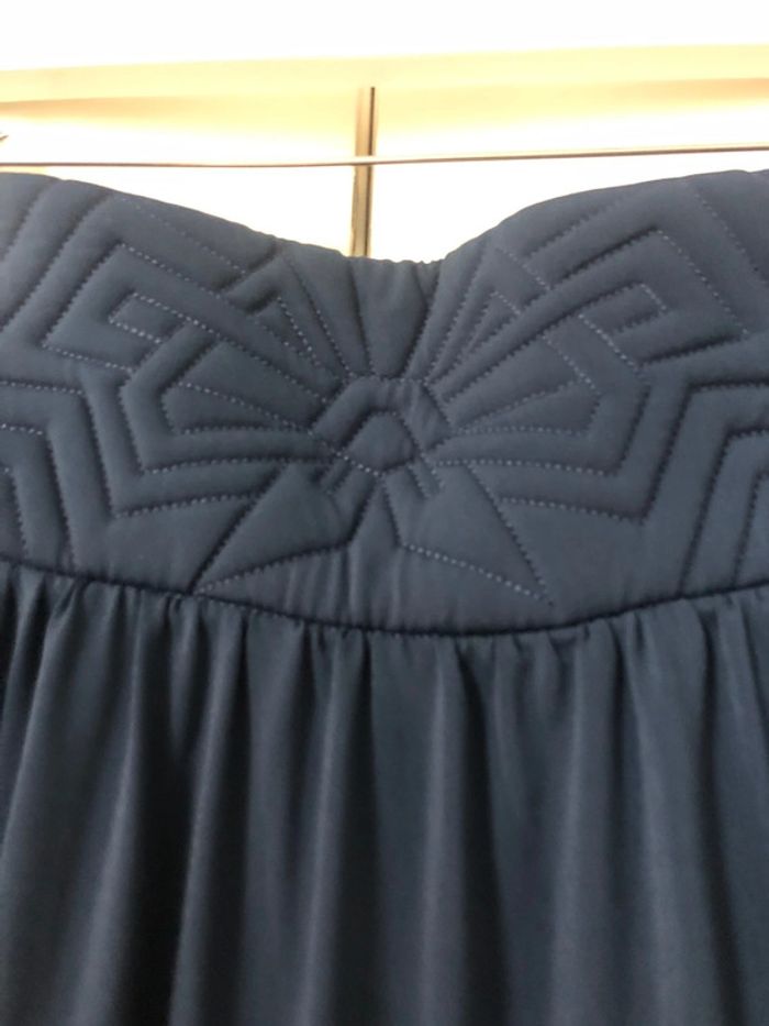 Juppe longue .mi saison habillée .taille L