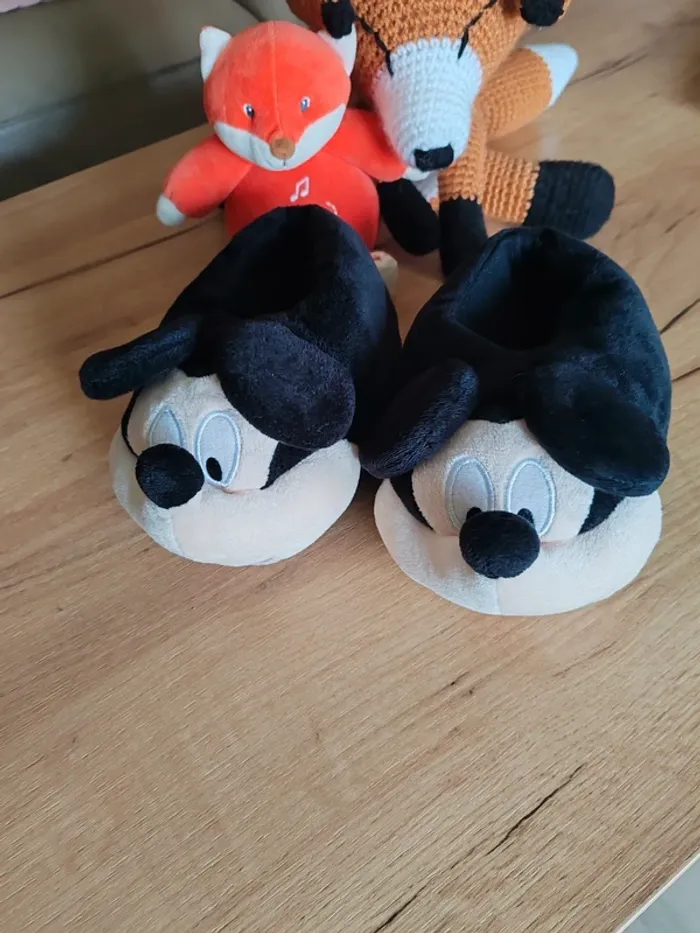 Chaussons chauds neufs garçon Mickey jamais portés 24-26 Disney = semelle 15,5cm à 16cm - photo numéro 6