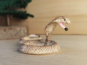 Figurine Serpent cobra beige Animal du désert