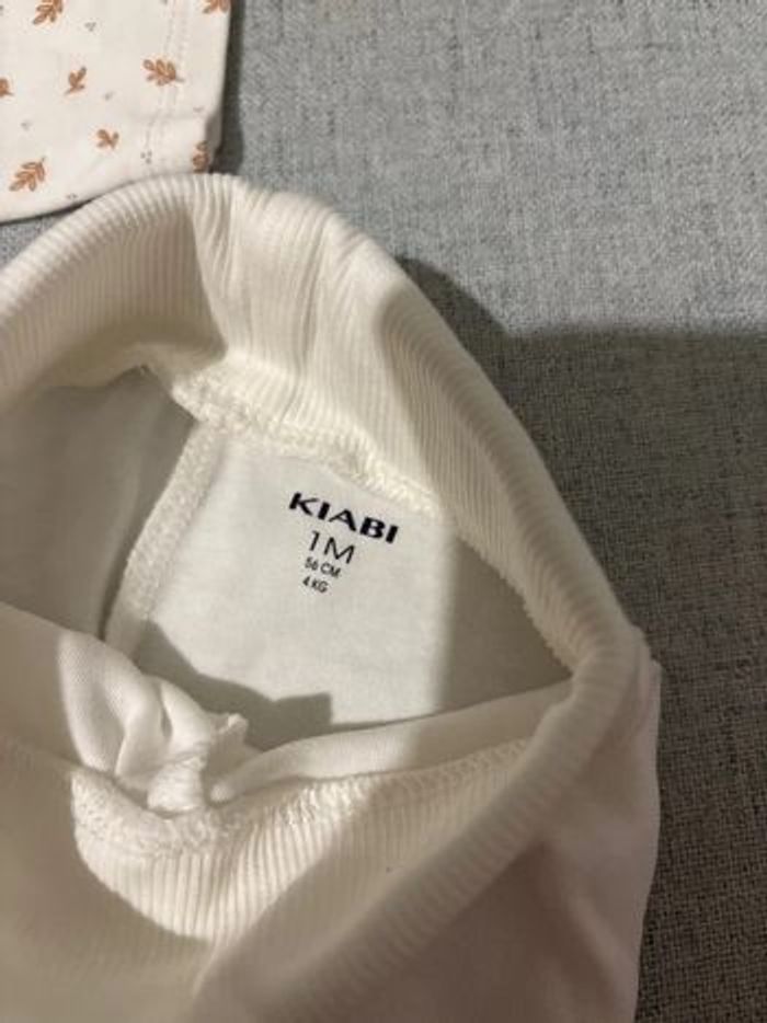 Ensemble naissance 1 mois neuf jamais porté Kiabi - photo numéro 2
