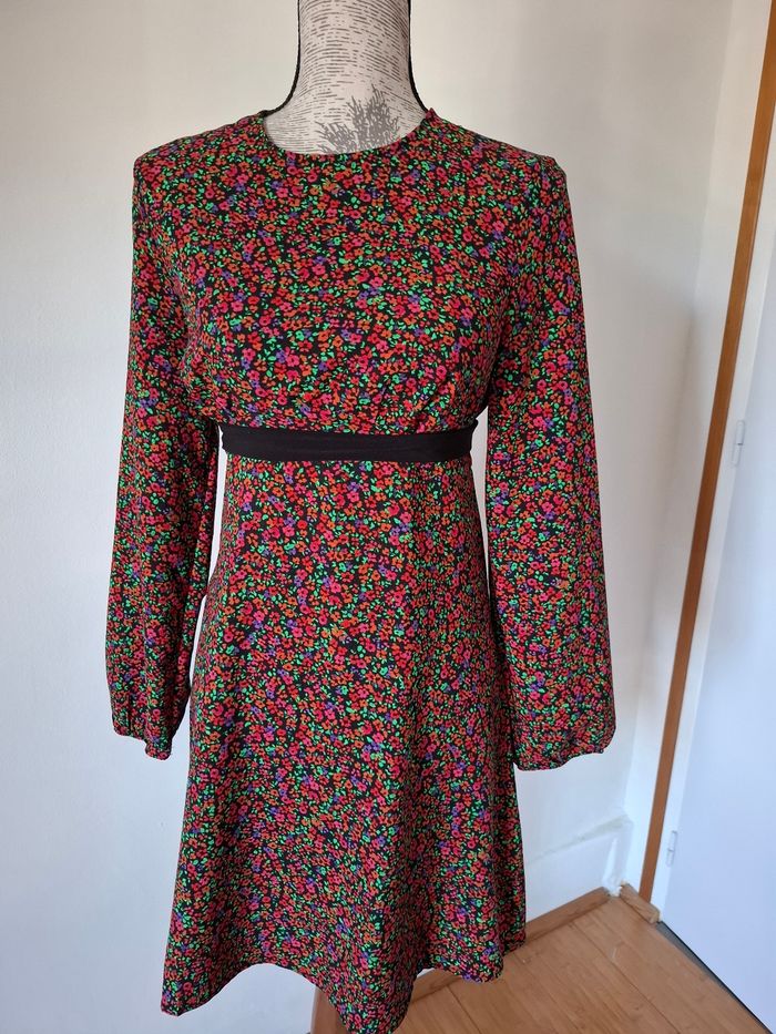 Robe courte fleurie manches longues