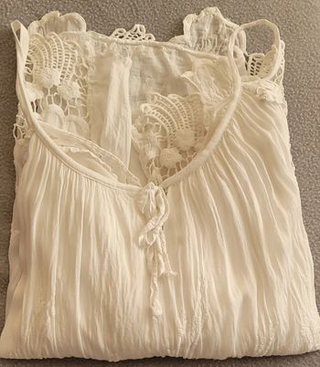 Haut avec épaules dénudées