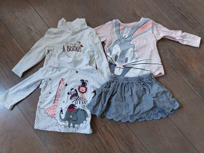 Lot 18 mois - 4 pièces pulls et jupe - 81cms - très bon état