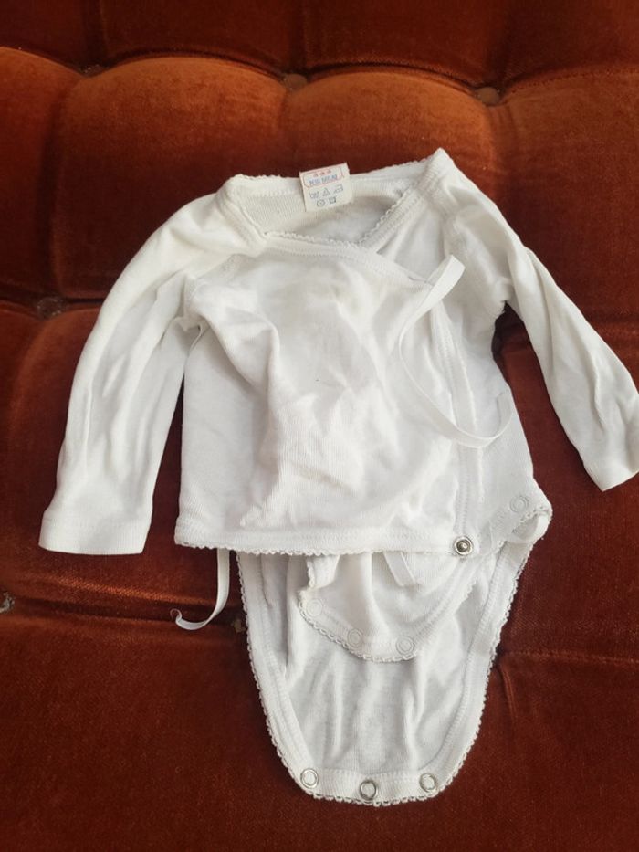 Lot de 6 bodies 4 petit bateau manches longues et 2 sans marques offerts - photo numéro 2