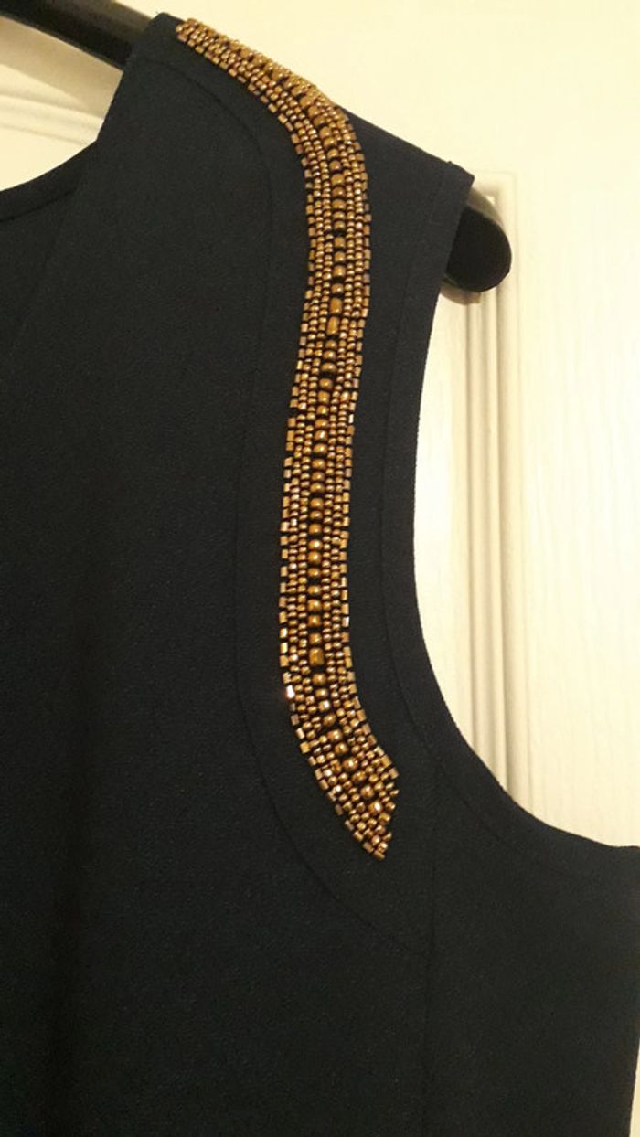 Robe bleue marine et perles dorées T44 - TBE - photo numéro 3