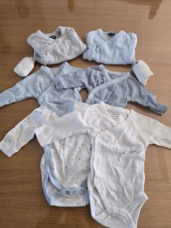 Lot body + 2 gilets naissance