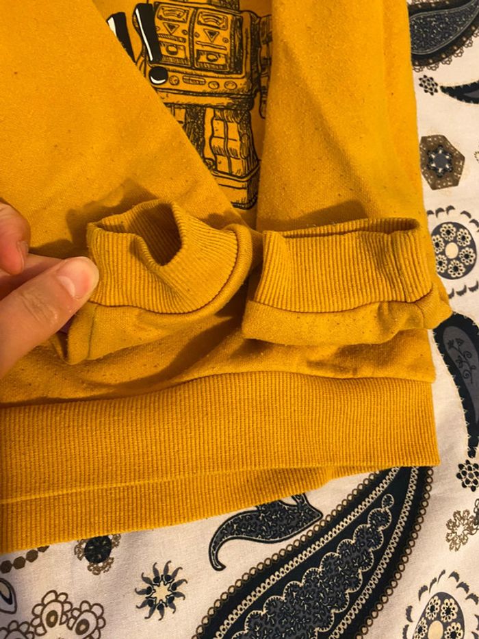 Superbe beau sweat à motifs  Primark moutarde taille 3-4 ans - photo numéro 9