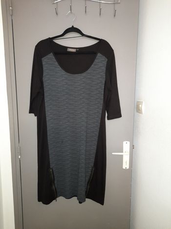 Robe noire avec imprimé 
