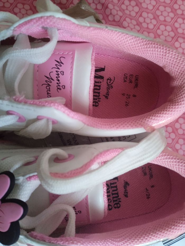 Baskets Disney pointure 25 - photo numéro 8