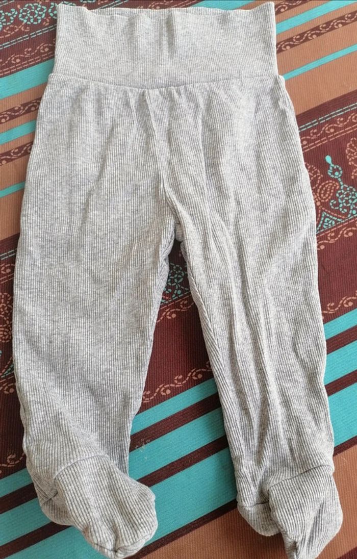 3 pantalons léger 12 mois - photo numéro 2