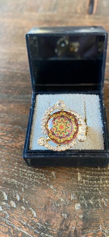 Magnifique bague réglage fleur avec strass et pierre