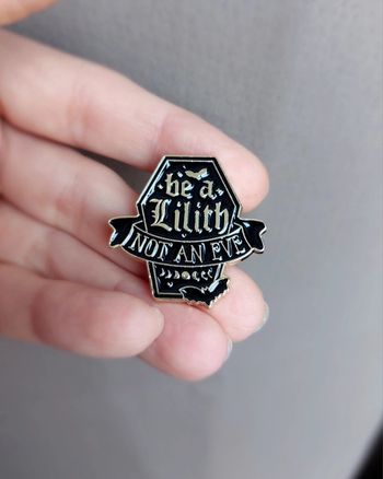 Pins Lilith