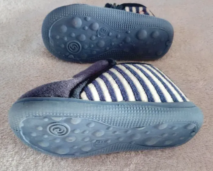 Chaussons bleu & blanc taille 19 (réf perso N20)(familleac72) - photo numéro 4