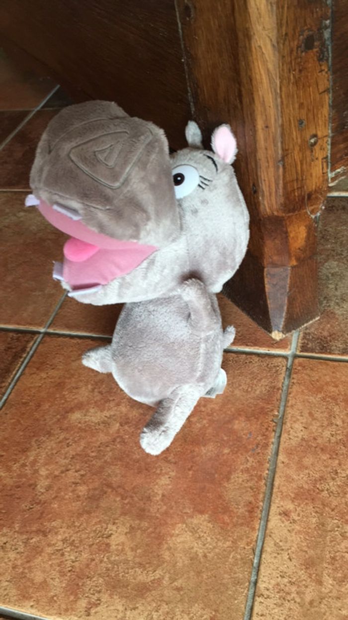 Peluche Gloria du film Madagascar - photo numéro 4