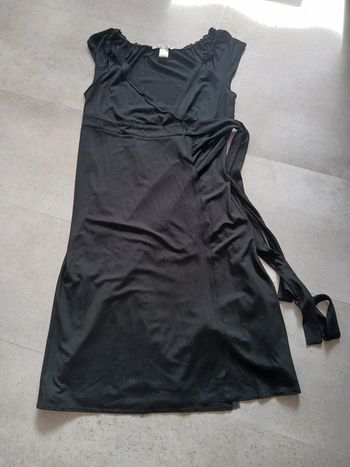 Robe noire porte-feuille taille 38/40 Côte femme